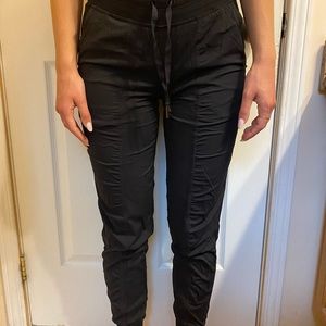 Lululemon joggers size 2